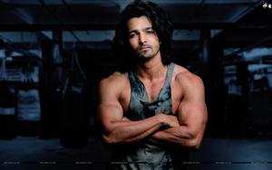 Hot Harshvardhan Rane flaunts his body